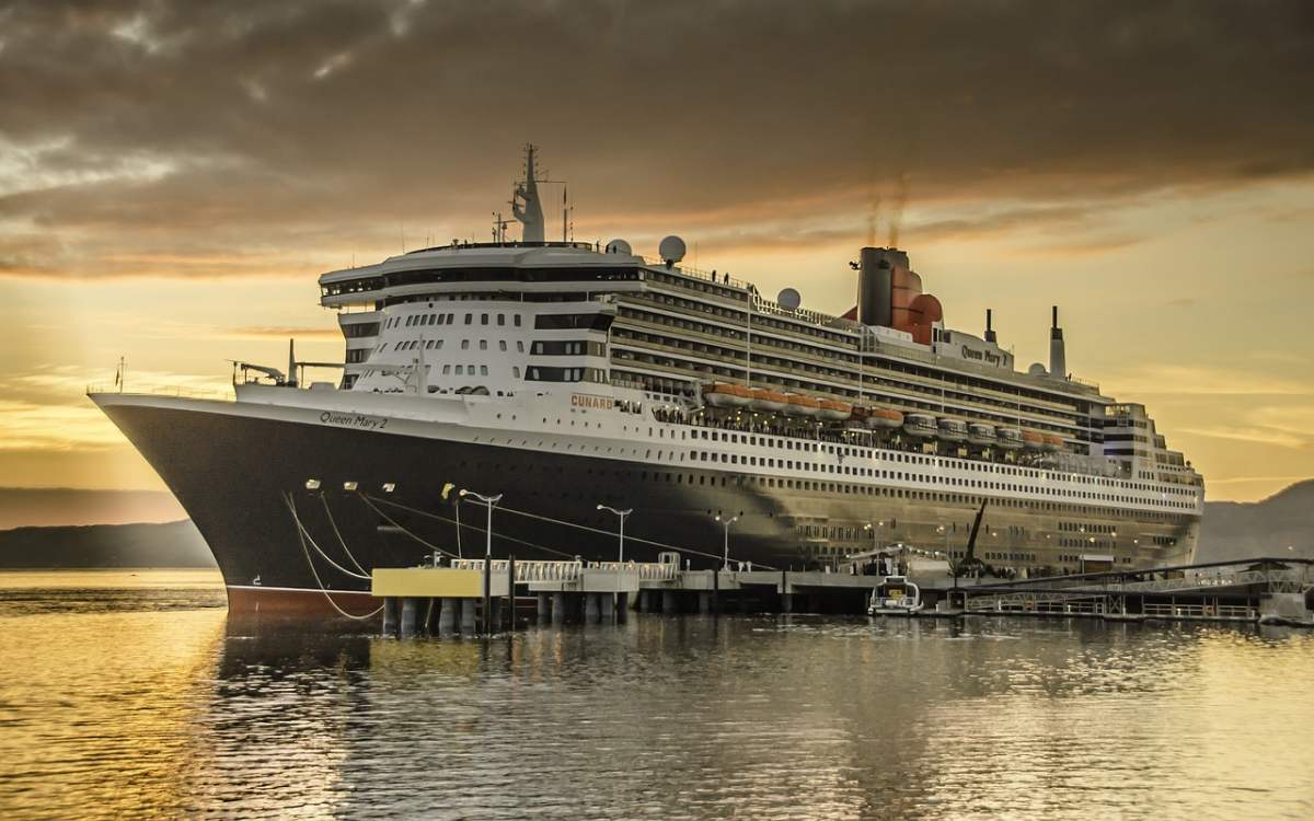 Foto: Legendre Kreuzfahrt Luxusliner Queen Mary 2 (das Flaggschiff von Cunard Kreuzfahrten )